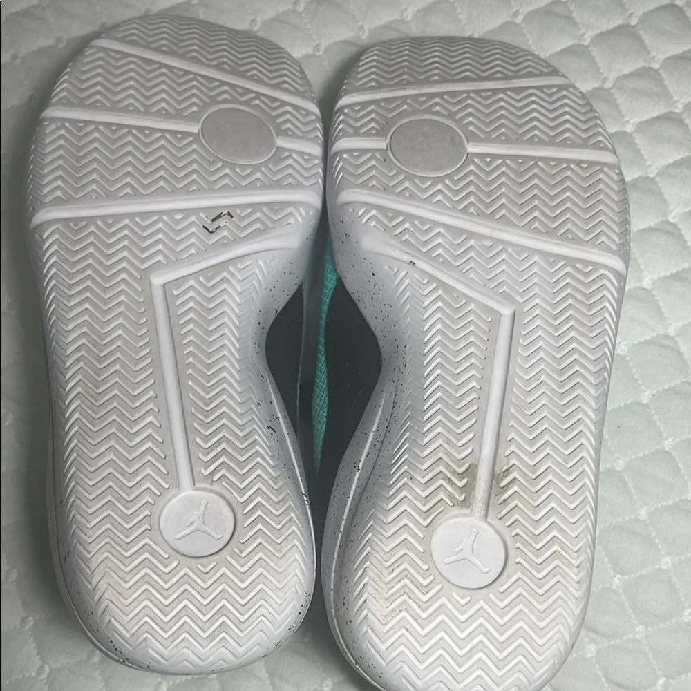 Jordan Kids' Teal and Black Sneakers - Picture 4 of 5